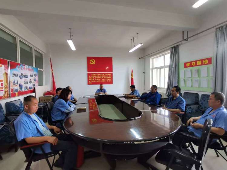 運(yùn)輸采供黨支部召開(kāi)黨員大會(huì)，組織主題教育集中學(xué)習(xí)。